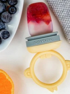 Grignoteur MINIKOIOI Baby Pulp En Silicone Tilleul/gris - Minikoioi -Philips Shop grignoteur minikoioi baby pulp en silicone 2