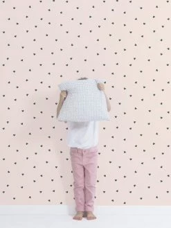 Papier Peint Intissé LILIPINSO - Minima Coeurs Noirs Rose - Lilipinso -Philips Shop papier peint intisse lilipinso minima coeurs noirs 1